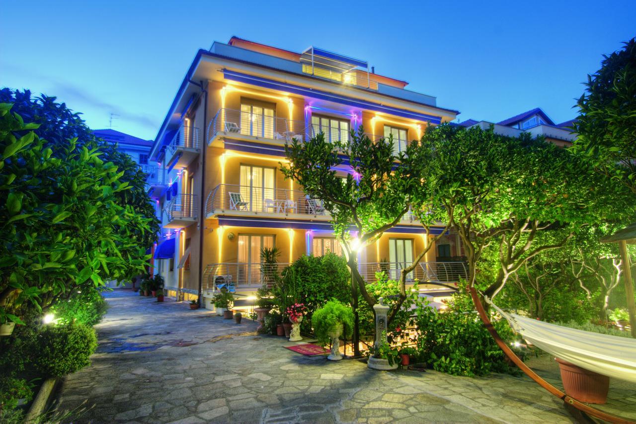 Hotel Villa Delibera Varazze Luaran gambar
