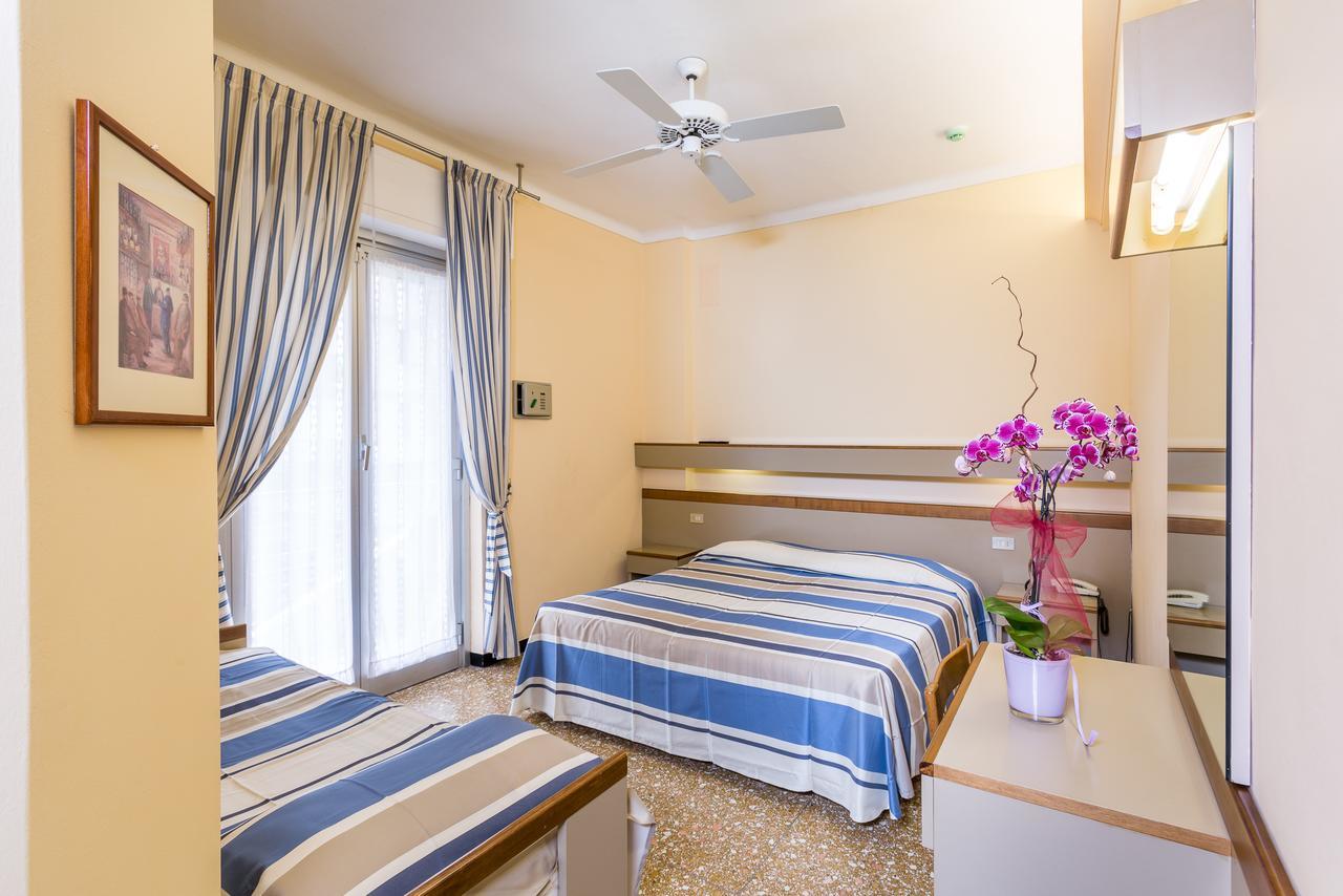 Hotel Villa Delibera Varazze Bilik gambar